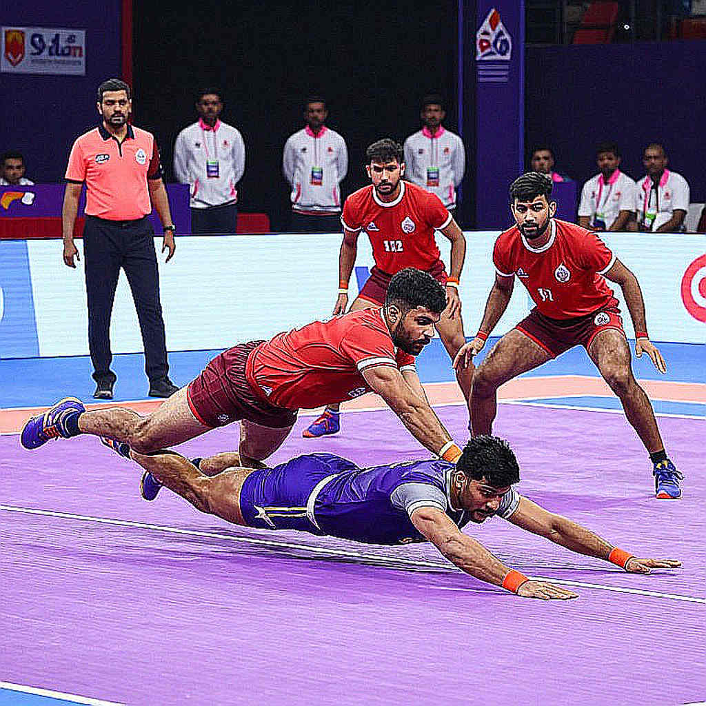 তিন অল-আউট, একটা ১৪ পয়েন্টের ব্যবধান, আর যে ফাঁকটা স্কোরবোর্ডে দেখা যায় না